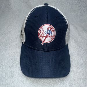 New York Yankees Snap Back Trucker Cap Navy Blue.